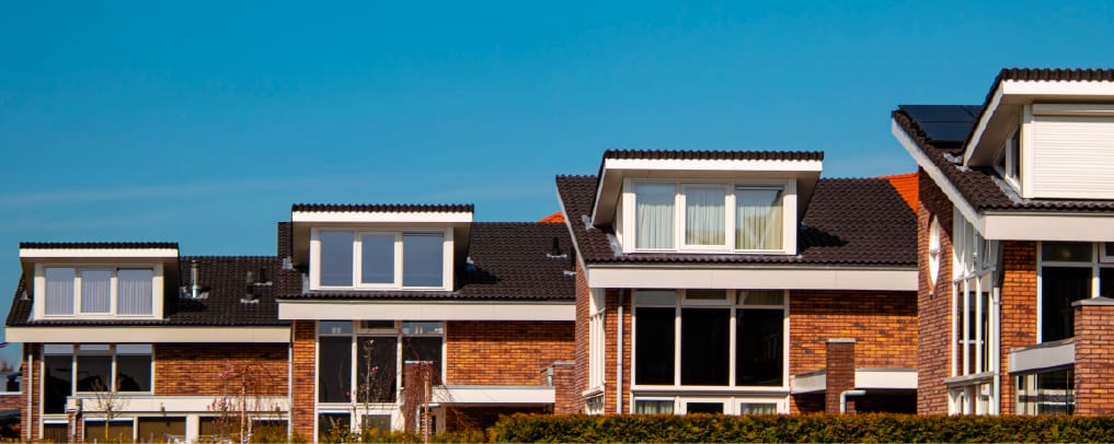 How Singaporeans Can Own Property in the U.K. (2025): Costs, Risks & Setup