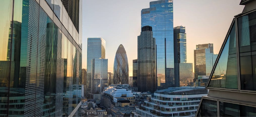 How Singaporeans Can Own Property in the U.K. (2025): Costs, Risks & Setup