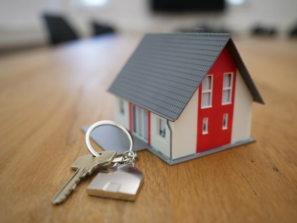 UK's Biggest Homebuilder Reports Record Profits, Cooling Measures Sought for Swedish Housing Market