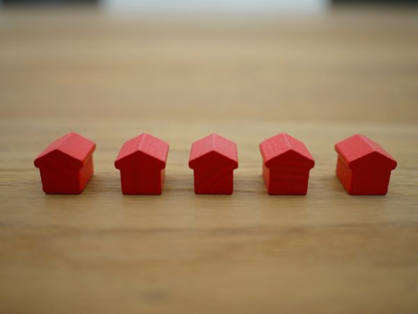 U.S. Residential Real Estate Flourishing Amid Market Crash Outlook, Australia's Housing Development Frenzy